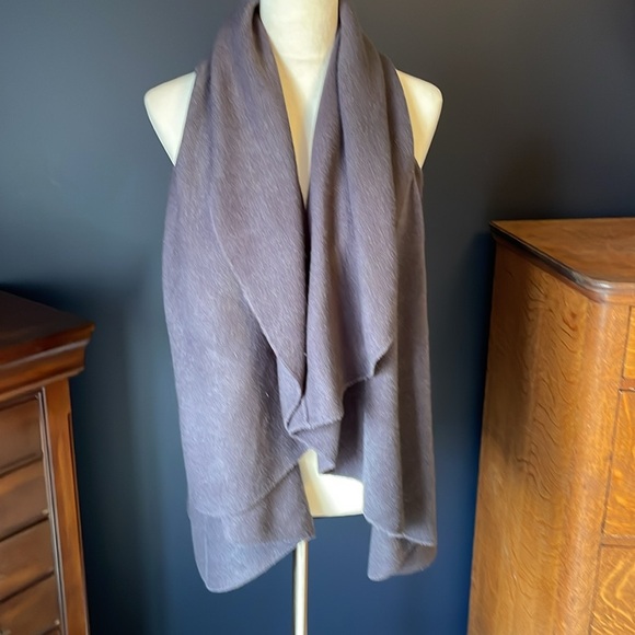 Sweater Wrap Gray/Brown Vest Size Medium - Picture 2 of 8